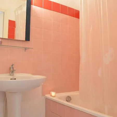 Pour 4 Avec Terrasse, Pres De Port - Fr-1-226a-249