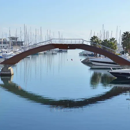 Pour 4 Avec Terrasse, Pres De Port - Fr-1-226a-249 *